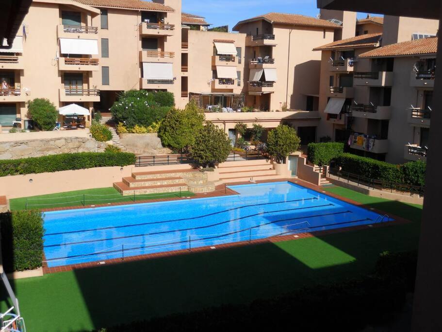 Appartamento Con Piscina E Aria Condizionata La Maddalena  Exterior foto